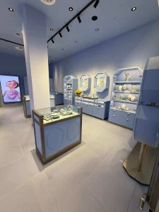 Totale realisatie Swarovski winkel Sint-Niklaas bouwen in stilte, opleveren met impact