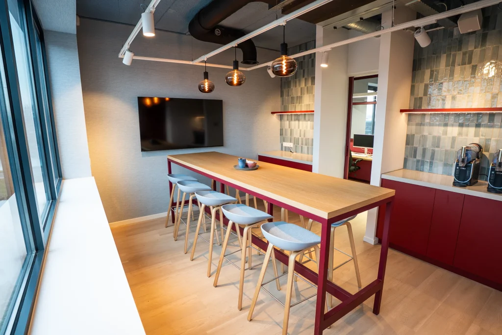Decorate: Scanwic Food Services – Van casco pand naar volledig ingerichte werkomgeving